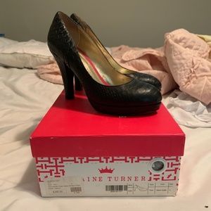 Elaine Turner Black Snake Pumps, Size 6, Piper